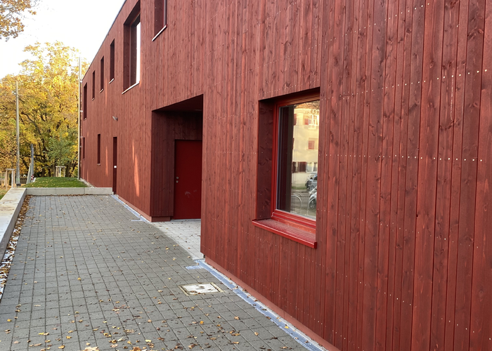 Rotes Juwel im Grünen – Kita Parkstraße Stuttgart | © ADLER