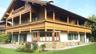 Produkty Pullex zkrášlí jakýkoli dřevěný povrch: v klasickém venkovském stylu na fasádách, oknech a balkonech… | © Manuela Haug